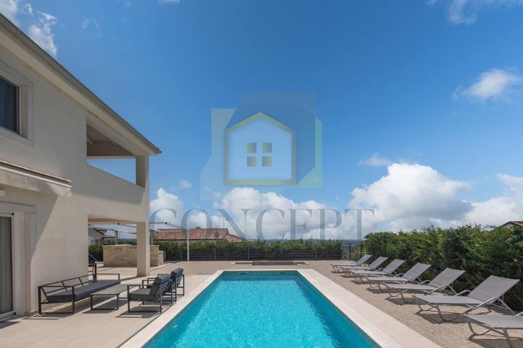 Poreč, Sveti Lovreč - EKSKLUZIVA AGENCIJE - Hiša s bazenom in pogledom na morje, 12 km od morja