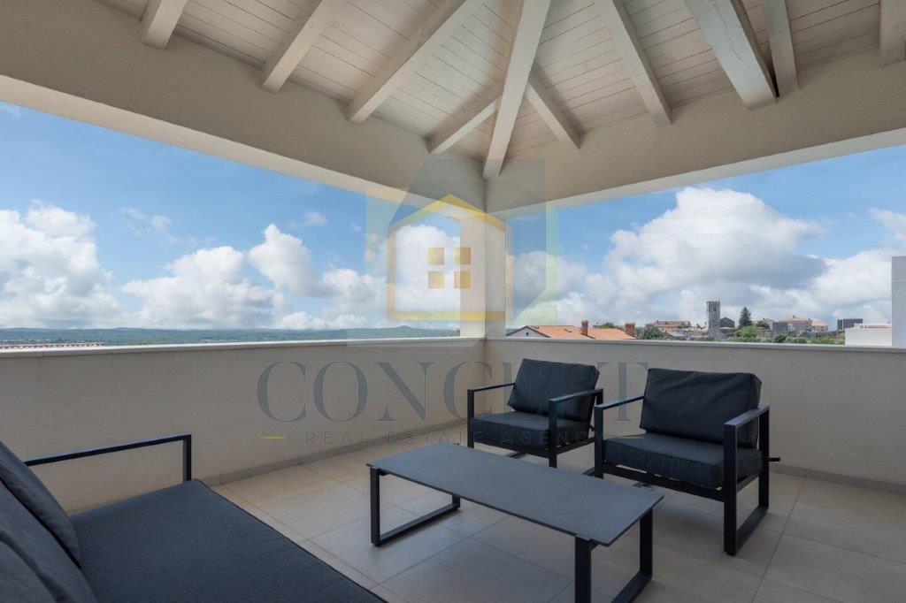 Poreč, Sveti Lovreč - EKSKLUZIVA AGENCIJE - Hiša s bazenom in pogledom na morje, 12 km od morja