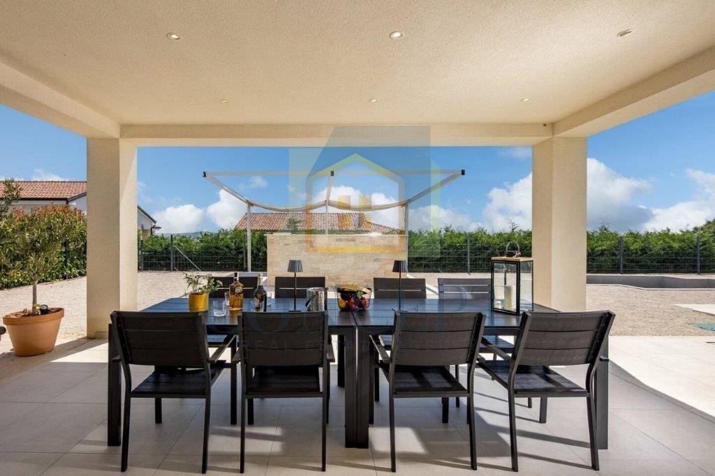 Poreč, Sveti Lovreč - EKSKLUZIVA AGENCIJE - Hiša s bazenom in pogledom na morje, 12 km od morja