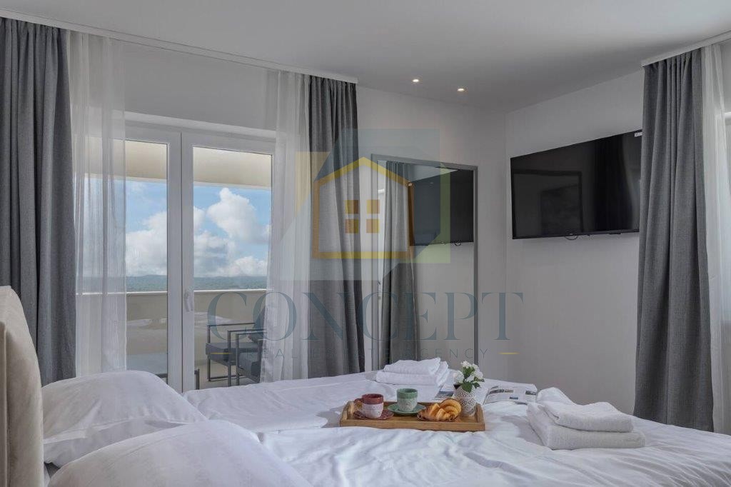 Poreč, Sveti Lovreč - EKSKLUZIVA AGENCIJE - Hiša s bazenom in pogledom na morje, 12 km od morja