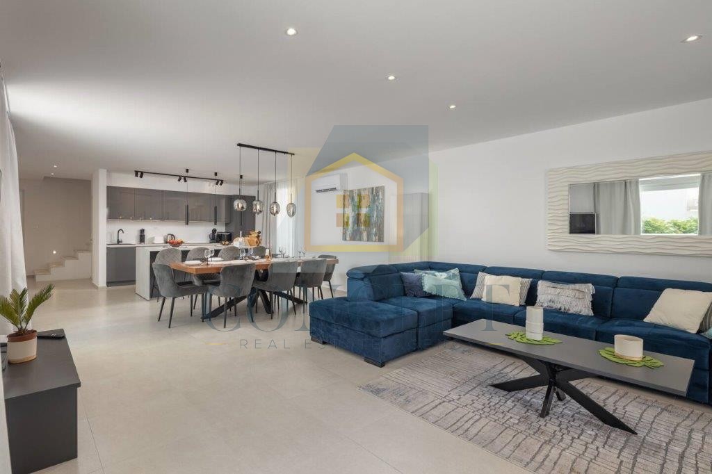 Poreč, Sveti Lovreč - EKSKLUZIVA AGENCIJE - Hiša s bazenom in pogledom na morje, 12 km od morja