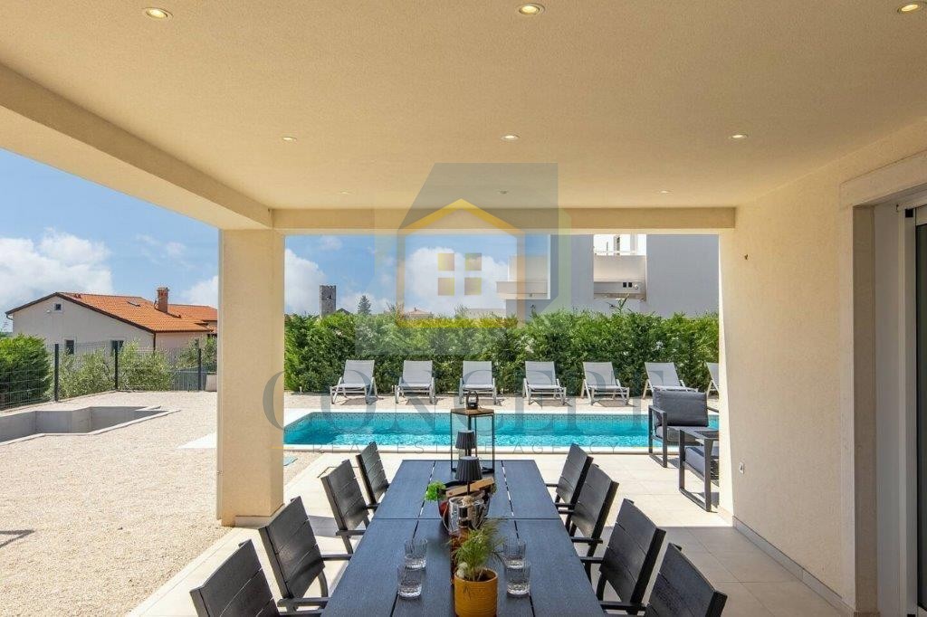Poreč, Sveti Lovreč - EKSKLUZIVA AGENCIJE - Hiša s bazenom in pogledom na morje, 12 km od morja
