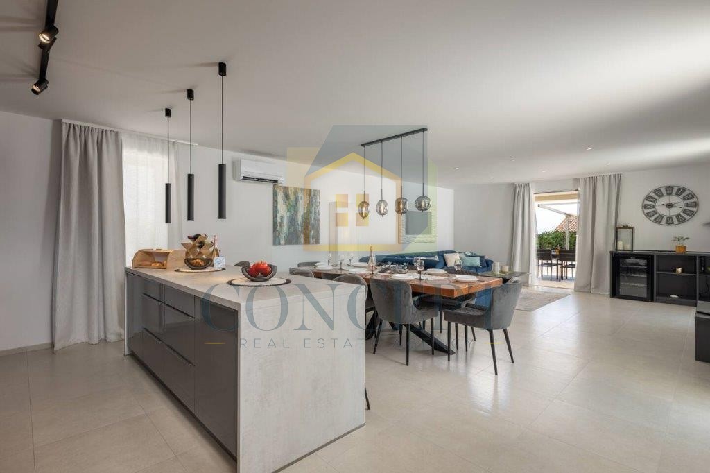 Poreč, Sveti Lovreč - EKSKLUZIVA AGENCIJE - Hiša s bazenom in pogledom na morje, 12 km od morja