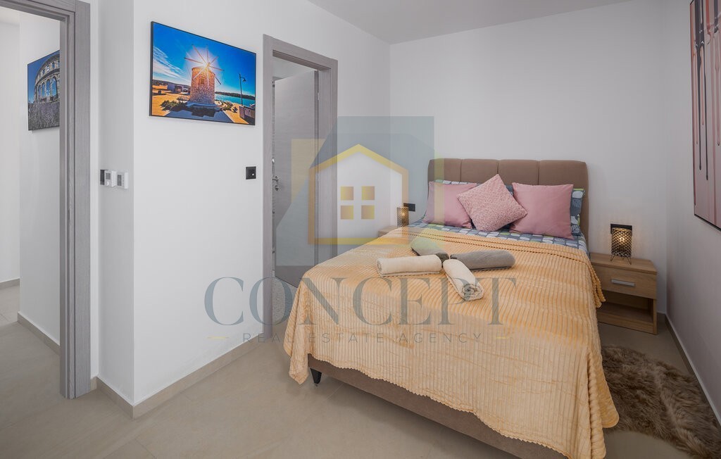 Poreč, okolica, moderna luksuzna vila s bazenom, 12 km od morja