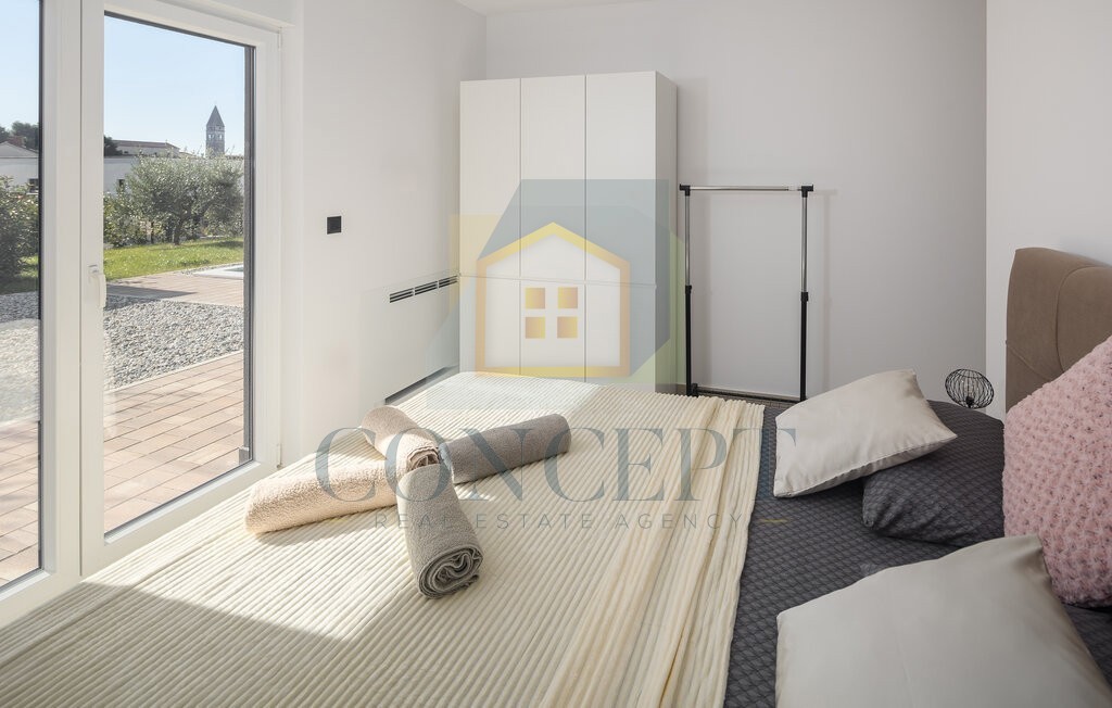 Poreč, okolica, moderna luksuzna vila s bazenom, 12 km od morja