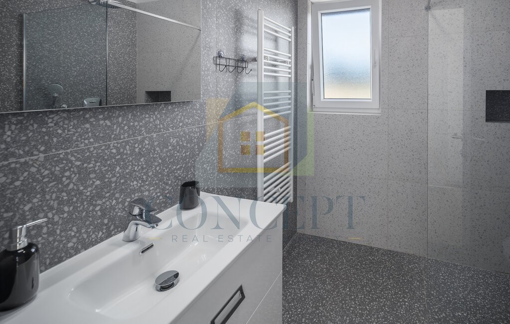 Poreč, okolica, moderna luksuzna vila s bazenom, 12 km od morja