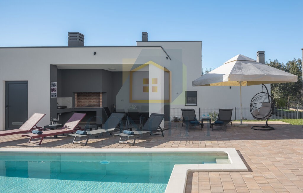 Poreč, okolica, moderna luksuzna vila s bazenom, 12 km od morja