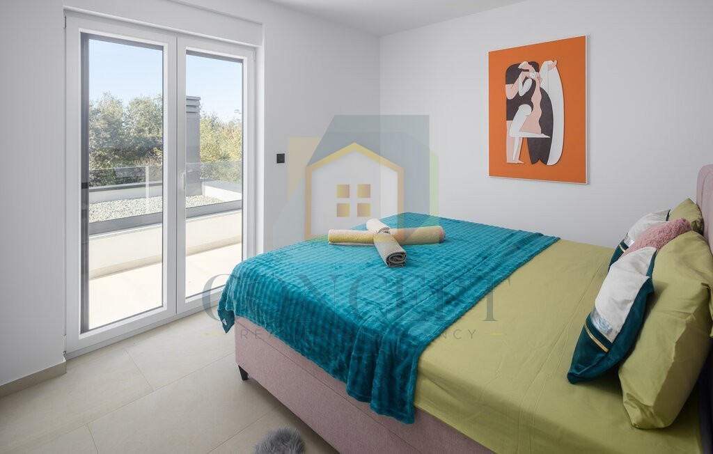 Poreč, okolica, moderna luksuzna vila s bazenom, 12 km od morja