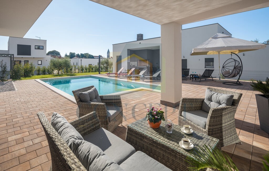 Poreč, okolica, moderna luksuzna vila s bazenom, 12 km od morja