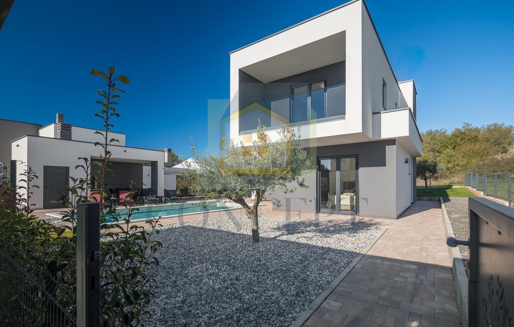 Poreč, okolica, moderna luksuzna vila s bazenom, 12 km od morja