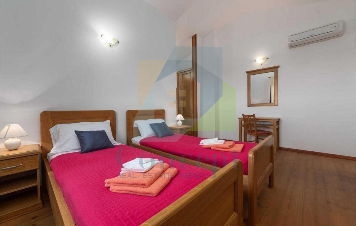 Poreč, okolica, Kamena, samostojeća kuća s bazenom in pogledom na morje