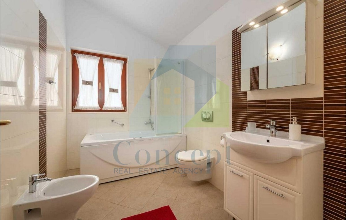 Poreč, okolica, Kamena, samostojeća kuća s bazenom in pogledom na morje