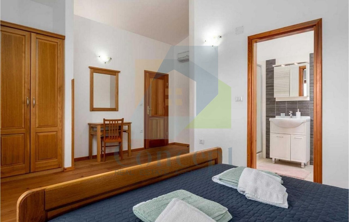 Poreč, okolica, Kamena, samostojeća kuća s bazenom in pogledom na morje