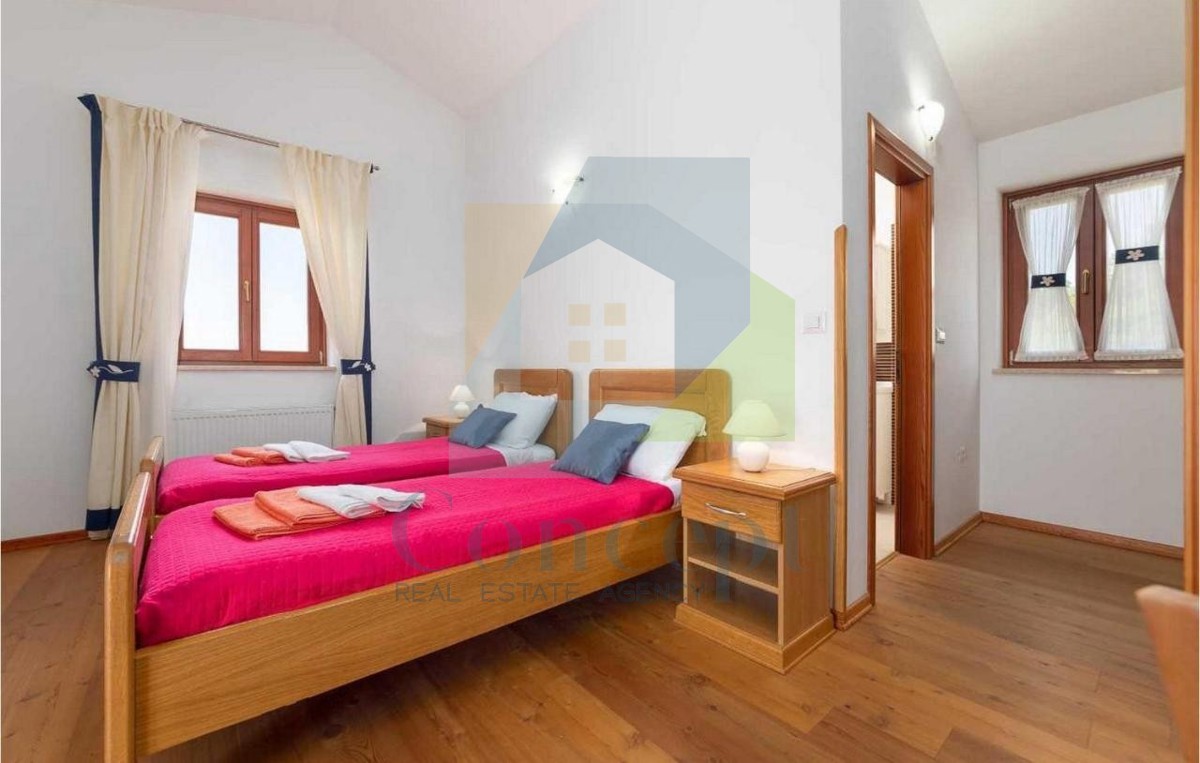 Poreč, okolica, Kamena, samostojeća kuća s bazenom in pogledom na morje