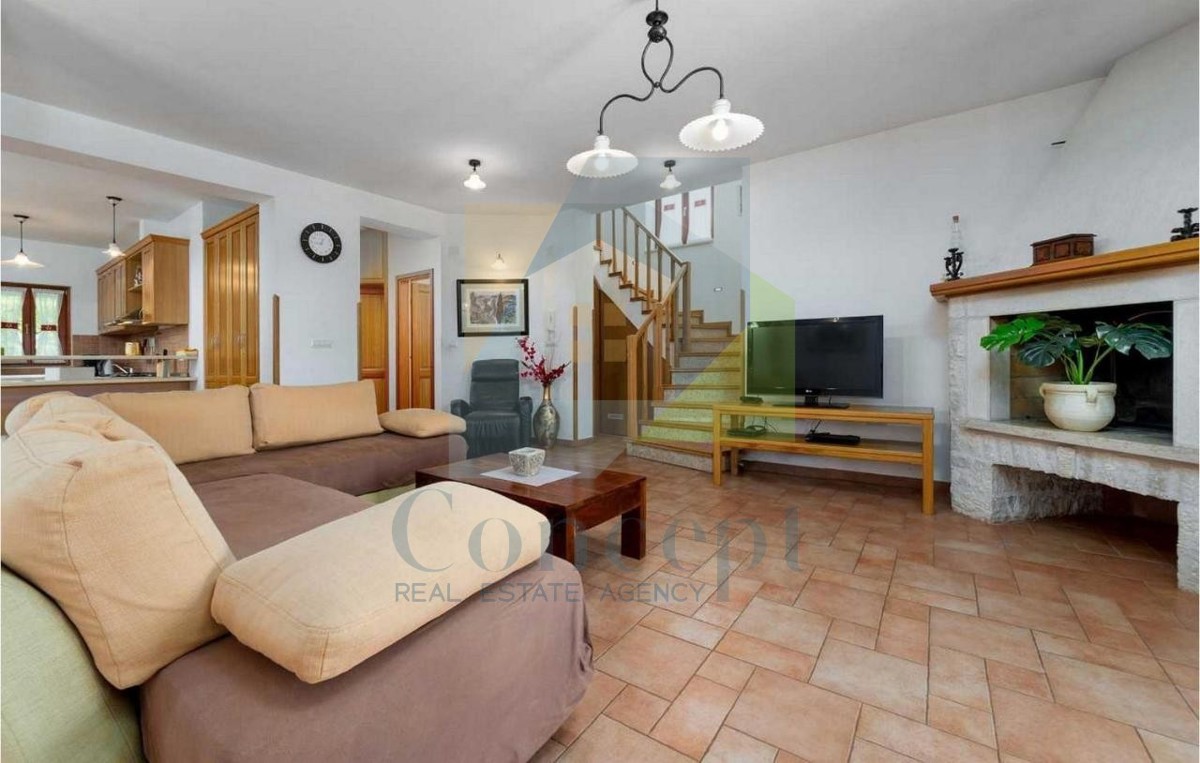 Poreč, okolica, Kamena, samostojeća kuća s bazenom in pogledom na morje