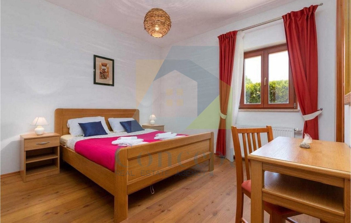 Poreč, okolica, Kamena, samostojeća kuća s bazenom in pogledom na morje