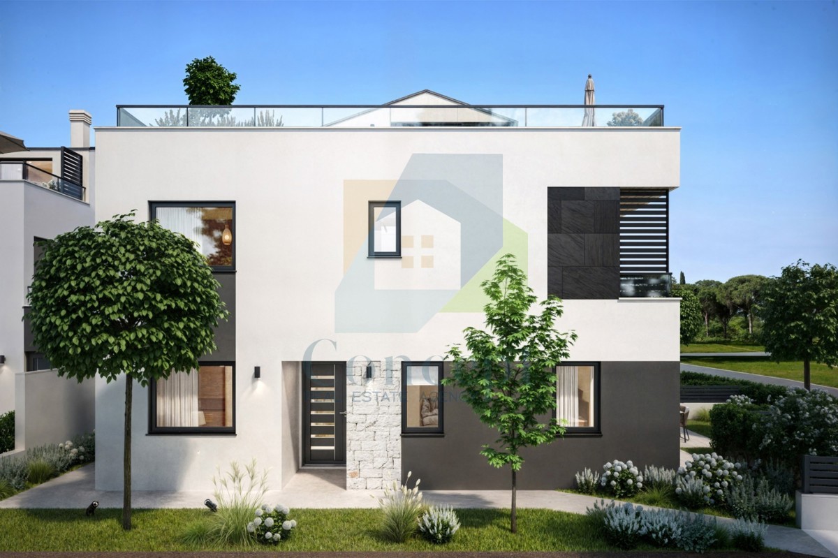 Poreč, Hiša v vrsti na atraktivni lokaciji 2 km od morja