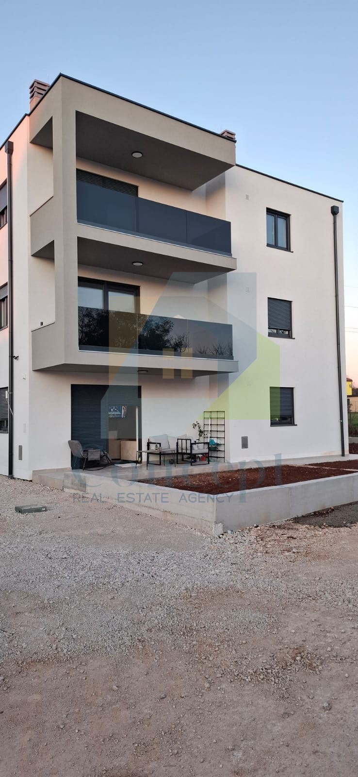 Umag, okolica, Prostoren stan na drugem nadstropju s pogledom na morje, 2 km od morja