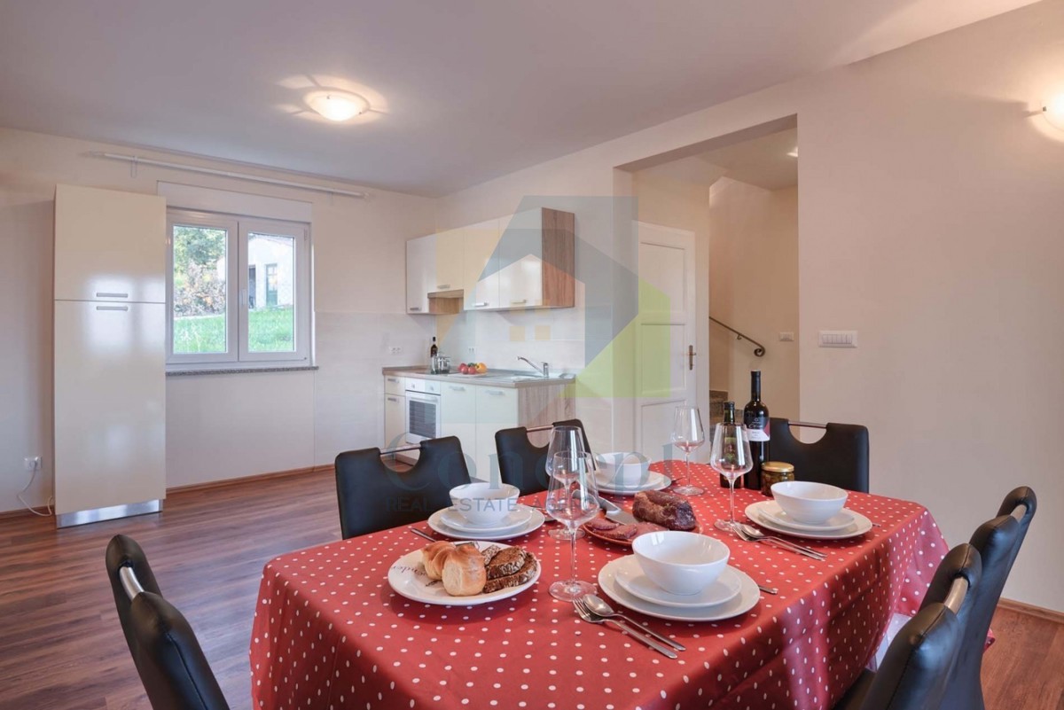 Poreč, okolica, Hiša s bazenom in pogledom na morje, 10 km od morja