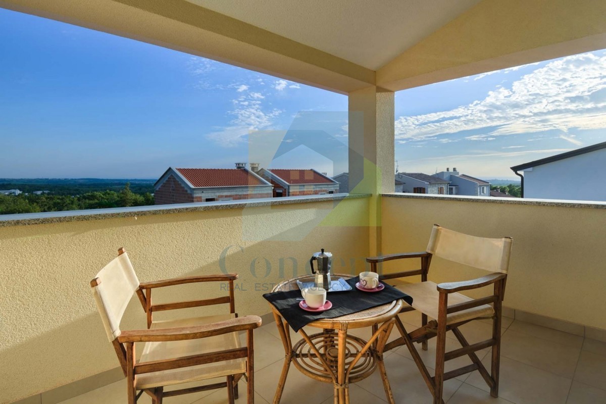 Poreč, okolica, Hiša s bazenom in pogledom na morje, 10 km od morja