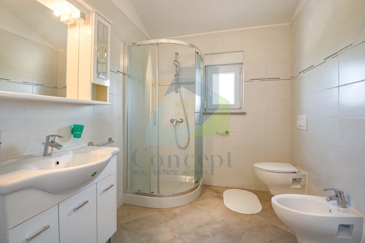 Poreč, okolica, Hiša s bazenom in pogledom na morje, 10 km od morja