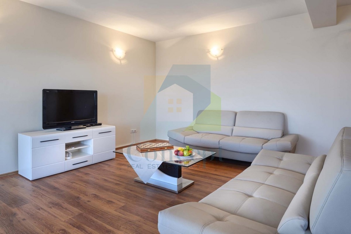 Poreč, okolica, Hiša s bazenom in pogledom na morje, 10 km od morja