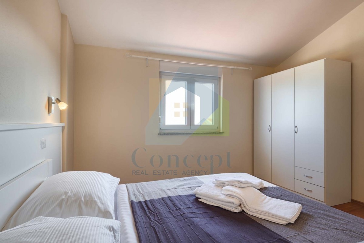 Poreč, okolica, Hiša s bazenom in pogledom na morje, 10 km od morja