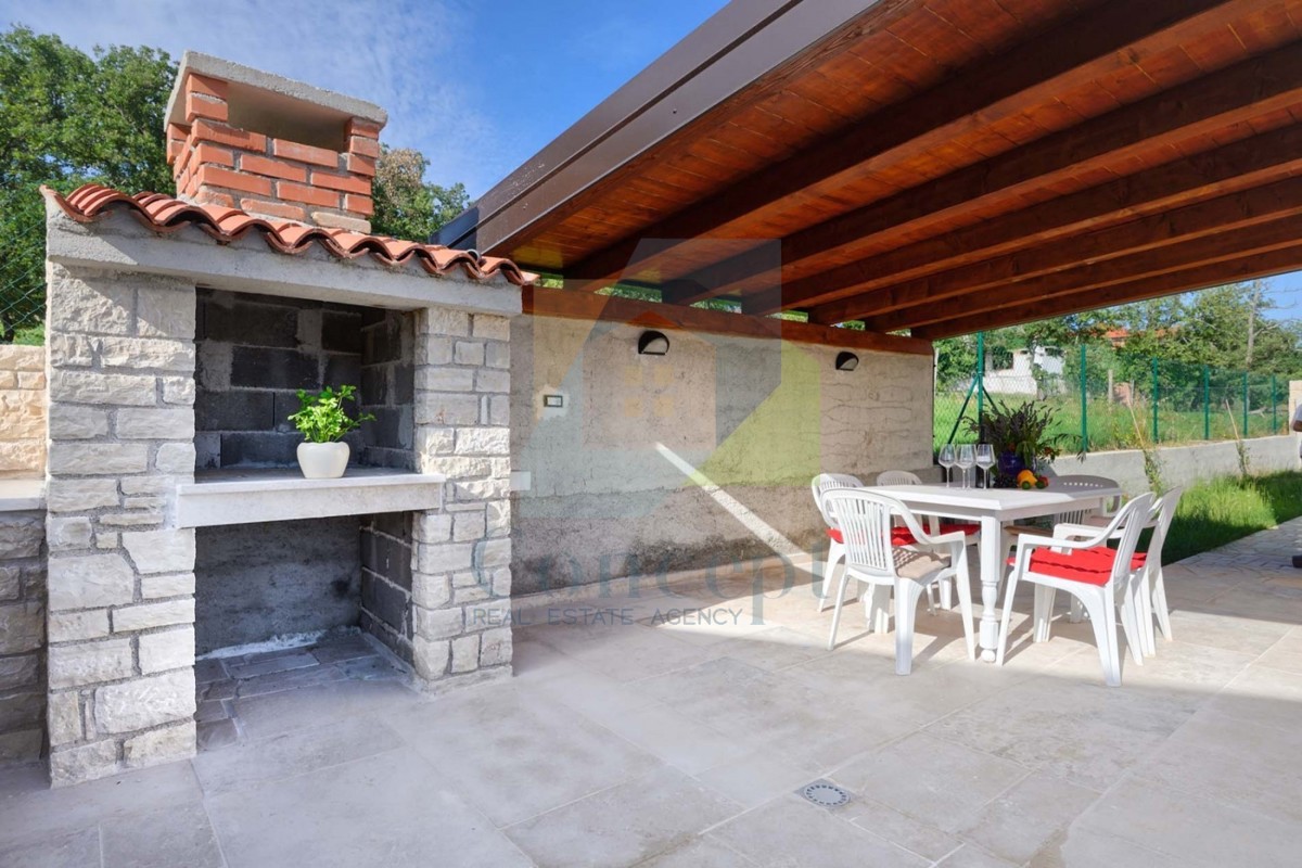 Poreč, okolica, Hiša s bazenom in pogledom na morje, 10 km od morja