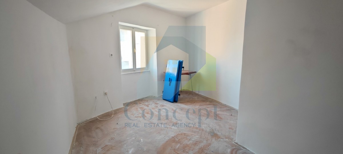 Poreč, center, hiša za prenovo v starem mestnem jedru, 40 m od morja.