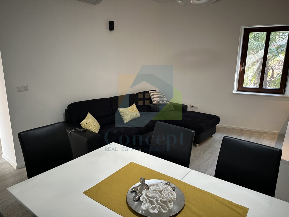 Poreč, center, Luksuzno stanovanje v 1. nadstropju v starem mestnem jedru, 40 m od morja