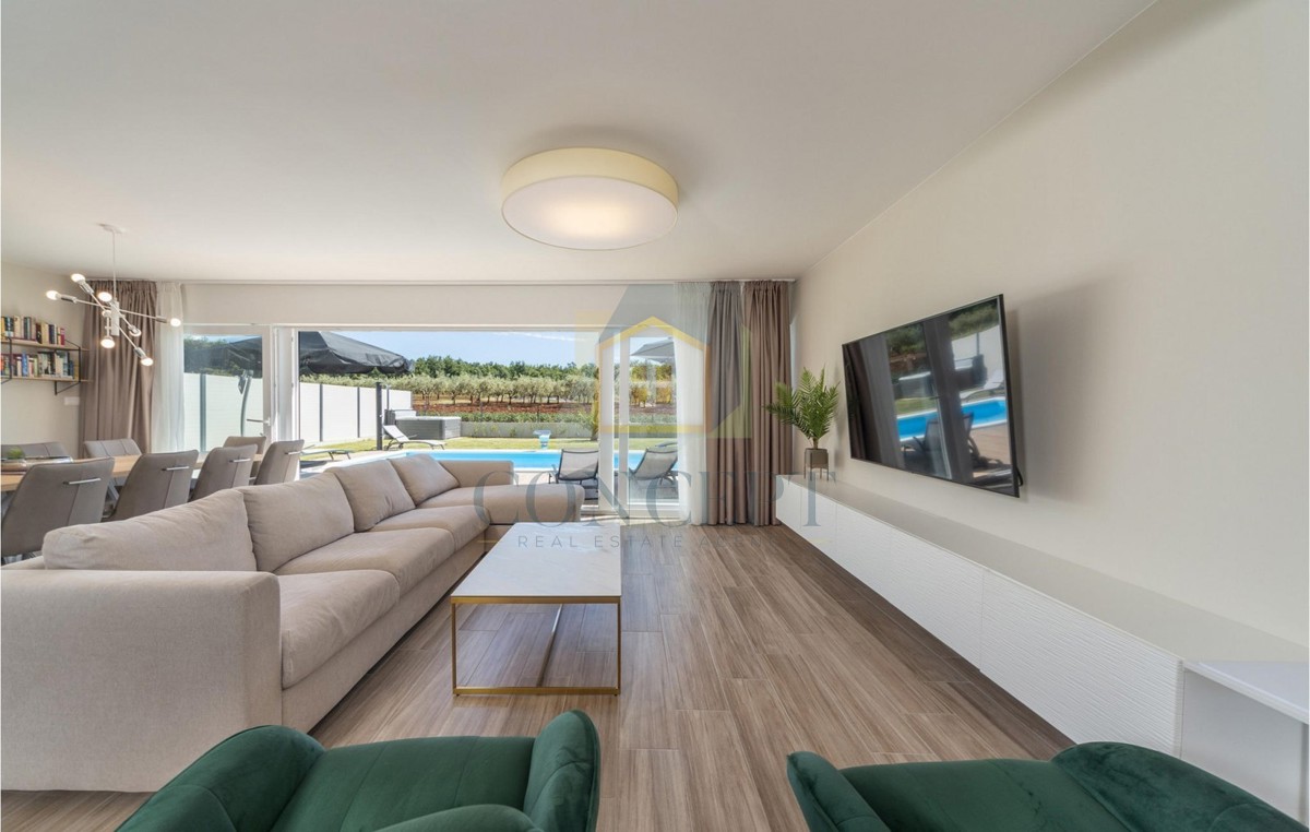 Poreč, okolica, Prekrasna hiša s bazenom na mirni lokaciji, 5 km od morja