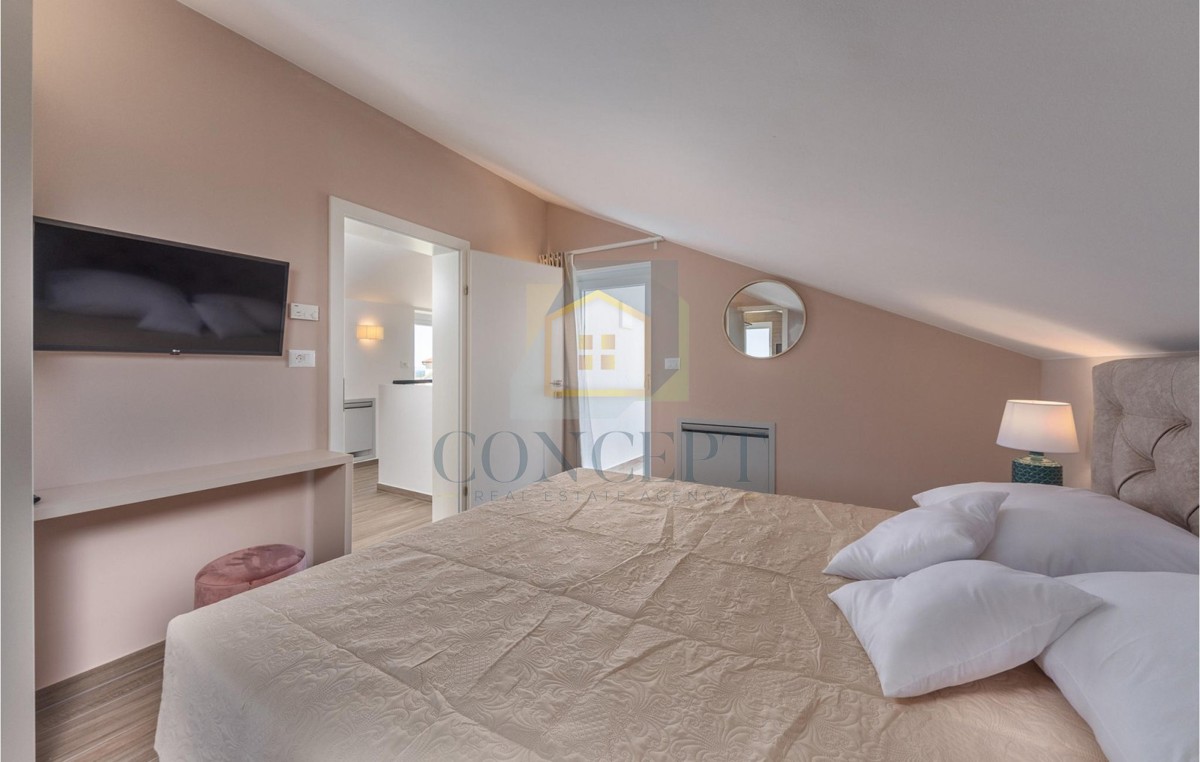 Poreč, okolica, Prekrasna hiša s bazenom na mirni lokaciji, 5 km od morja