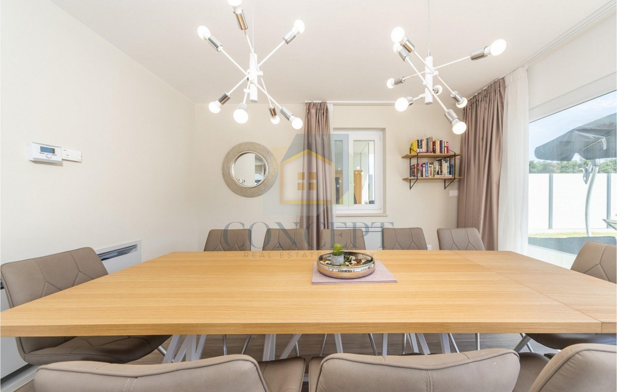 Poreč, okolica, Prekrasna hiša s bazenom na mirni lokaciji, 5 km od morja