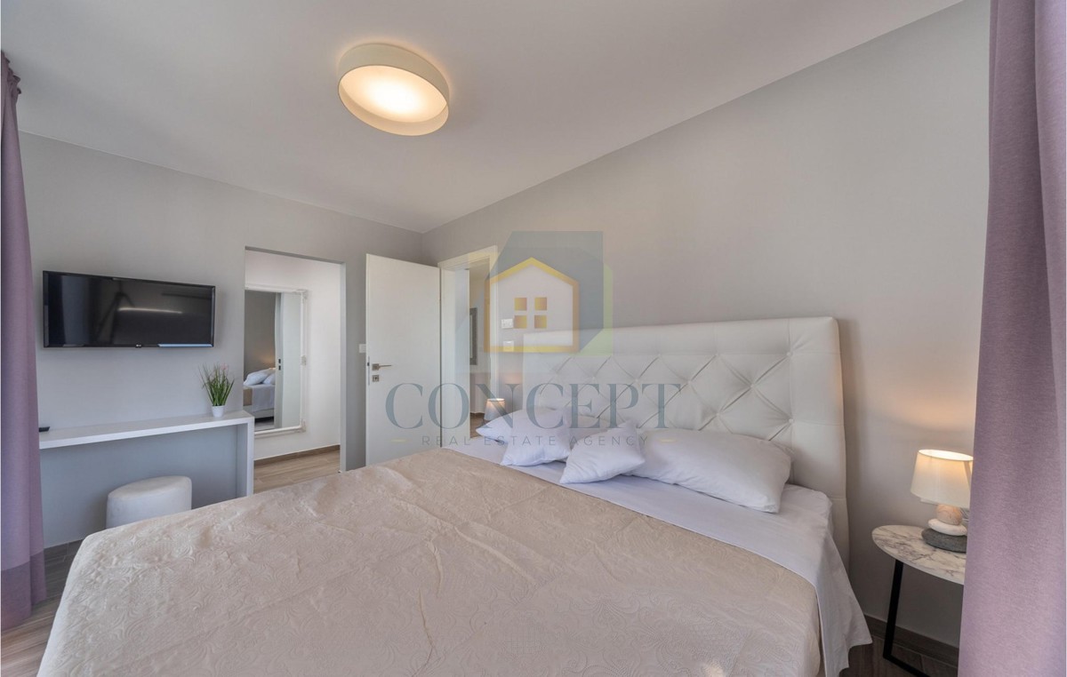 Poreč, okolica, Prekrasna hiša s bazenom na mirni lokaciji, 5 km od morja