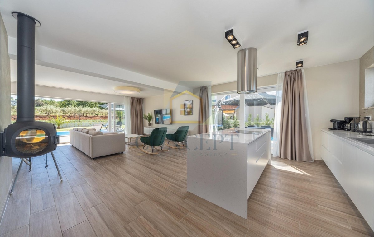 Poreč, okolica, Prekrasna hiša s bazenom na mirni lokaciji, 5 km od morja