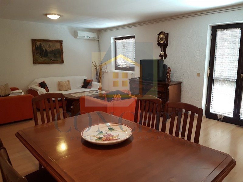 Poreč, širši center, Apartmanska hiša s 4 stanovanji in bazenom, 800 m od morja