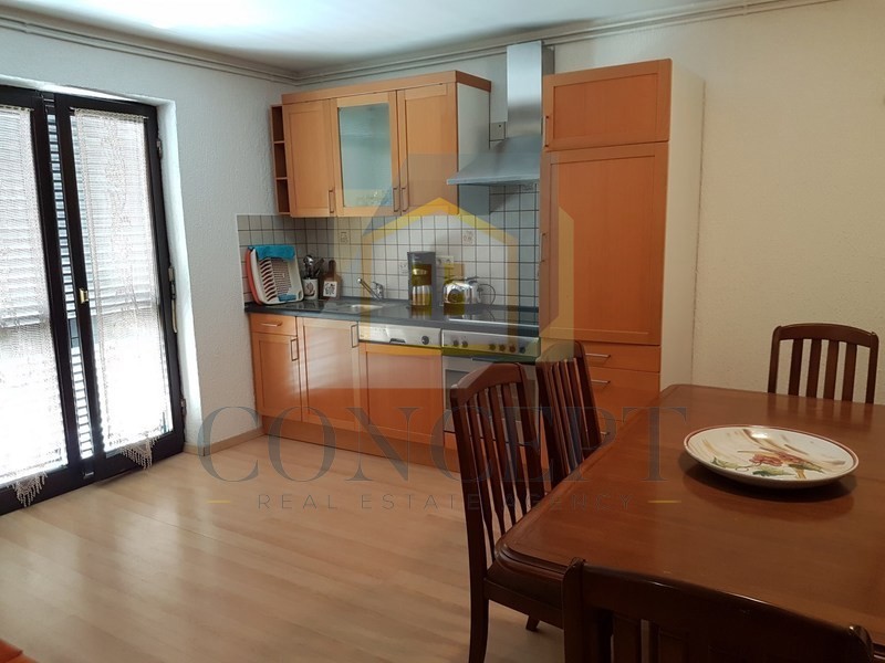 Poreč, širši center, Apartmanska hiša s 4 stanovanji in bazenom, 800 m od morja