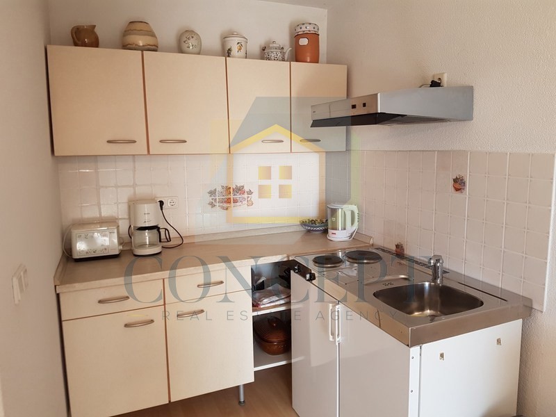 Poreč, širši center, Apartmanska hiša s 4 stanovanji in bazenom, 800 m od morja