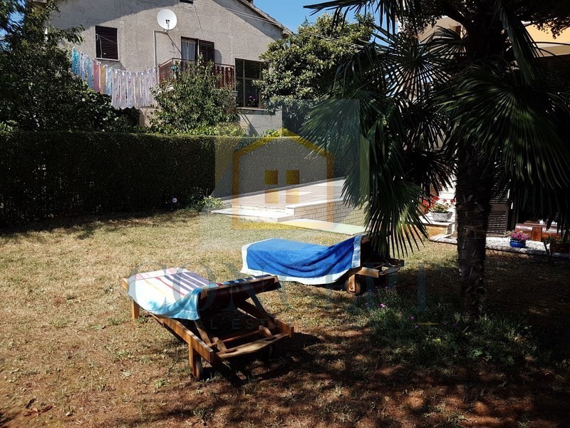 Poreč, širši center, Apartmanska hiša s 4 stanovanji in bazenom, 800 m od morja