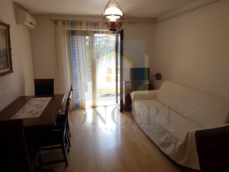 Poreč, širši center, Apartmanska hiša s 4 stanovanji in bazenom, 800 m od morja