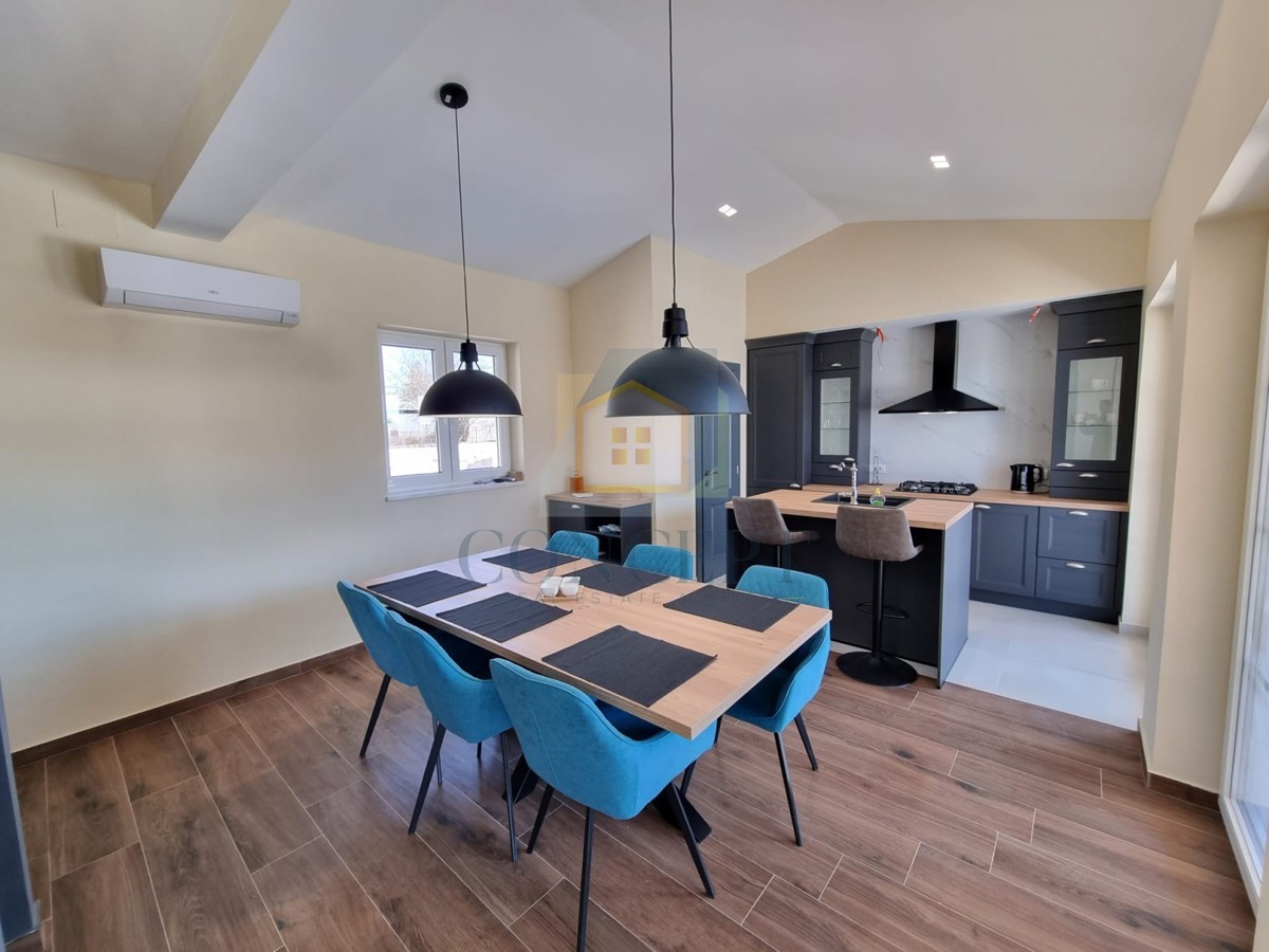 Rovinj, Kanfanar, okolica, Samostojeća kuća s bazenom i dodatnim studio apartmanom, 20 km od morja