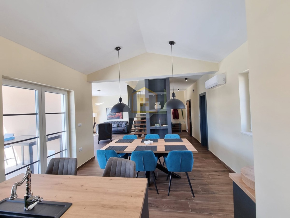 Rovinj, Kanfanar, okolica, Samostojeća kuća s bazenom i dodatnim studio apartmanom, 20 km od morja