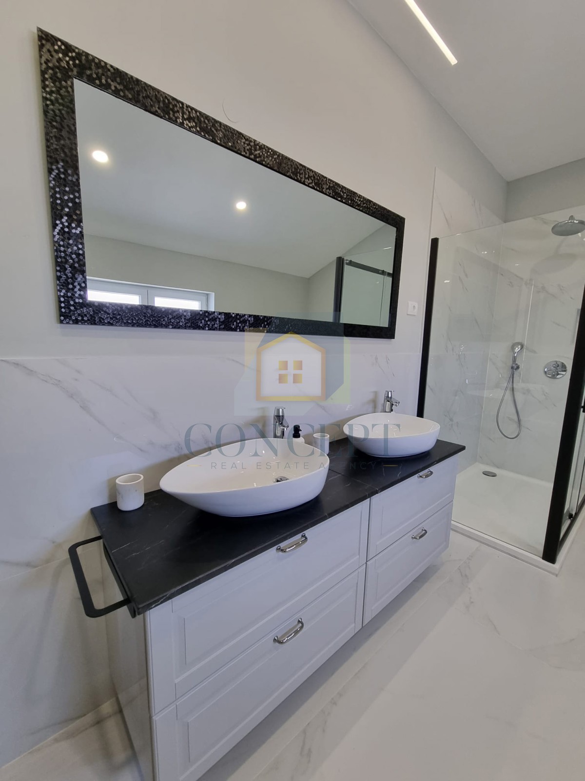 Rovinj, Kanfanar, okolica, Samostojeća kuća s bazenom i dodatnim studio apartmanom, 20 km od morja