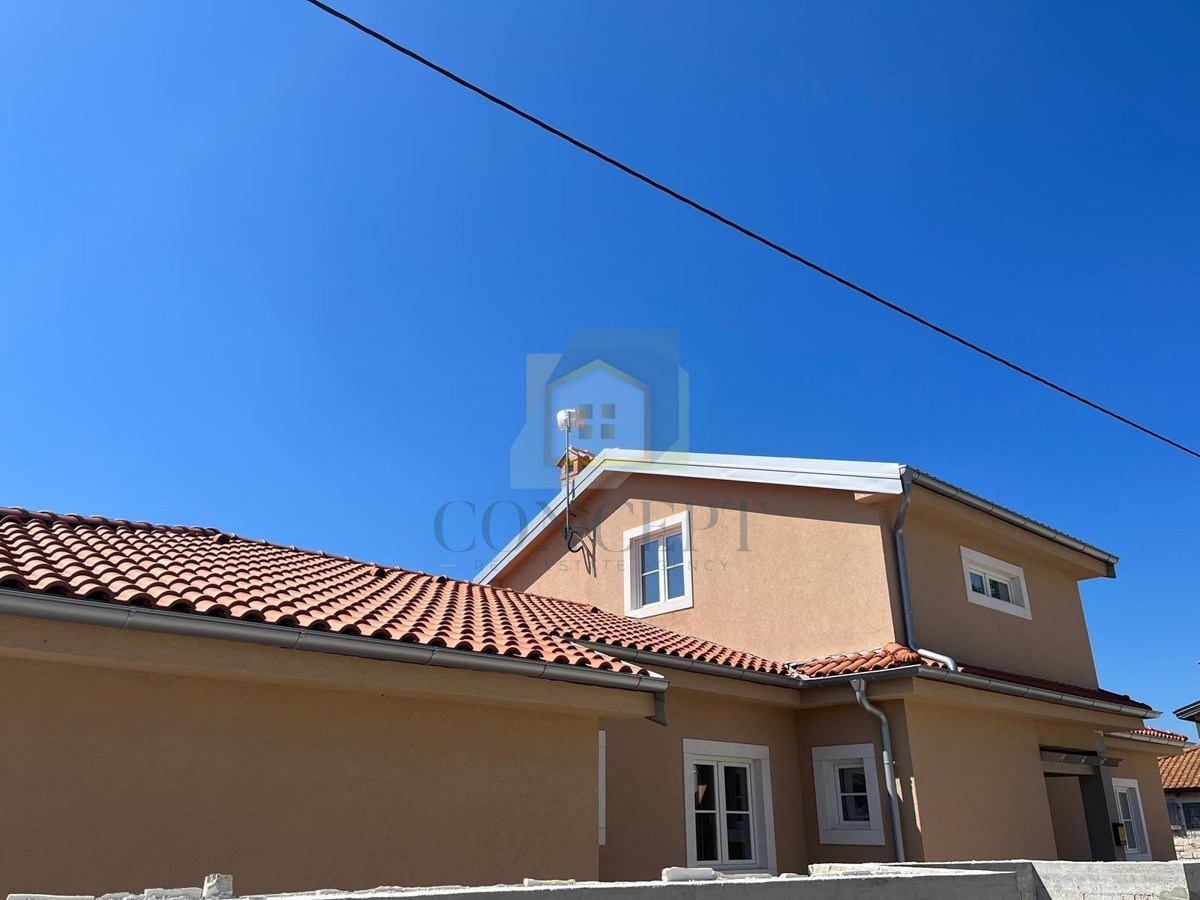 Rovinj, Kanfanar, okolica, Samostojeća kuća s bazenom i dodatnim studio apartmanom, 20 km od morja