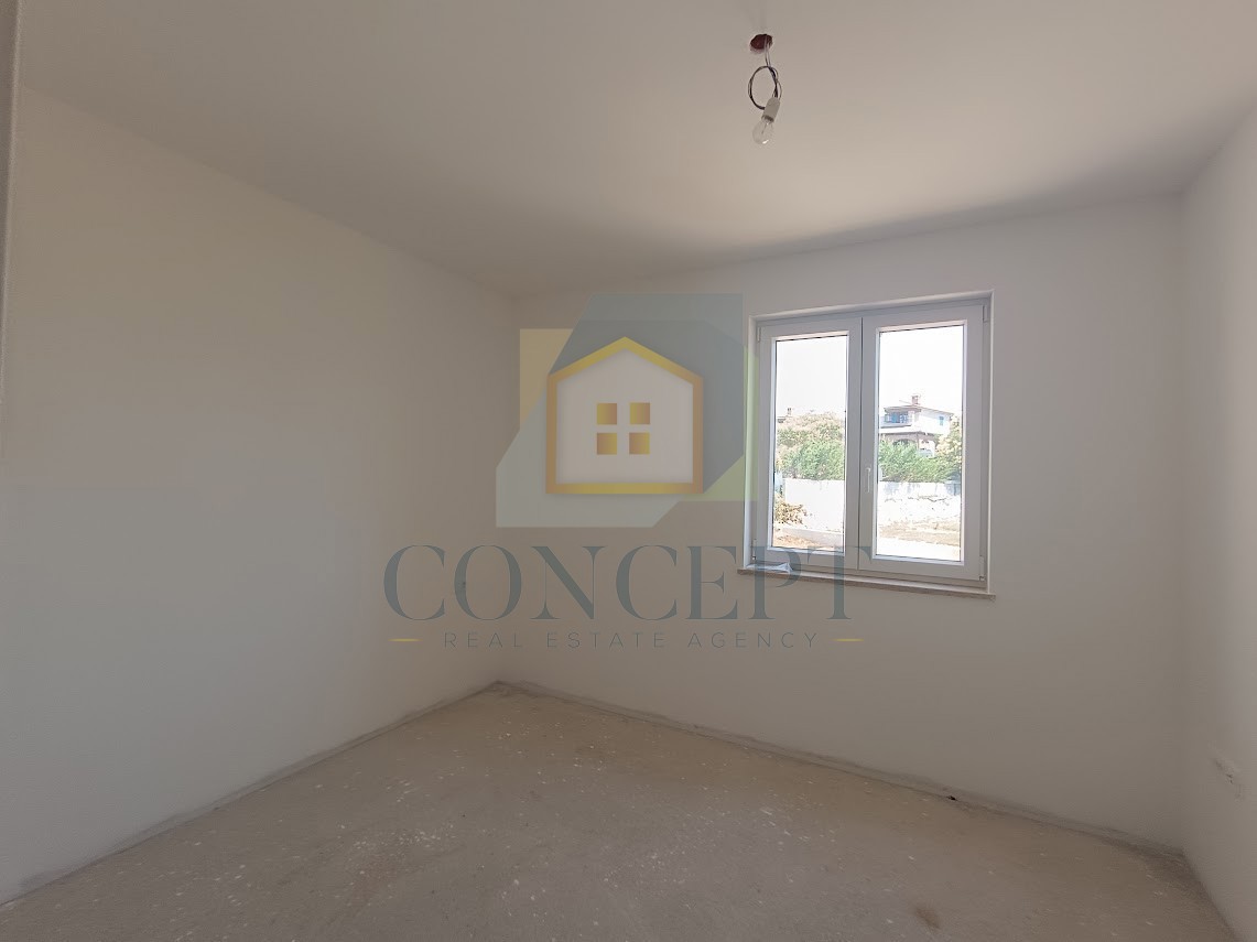 Poreč, okolica, Luksuzno stanovanje v 2. nadstropju novogradnje, 1300 m od morja