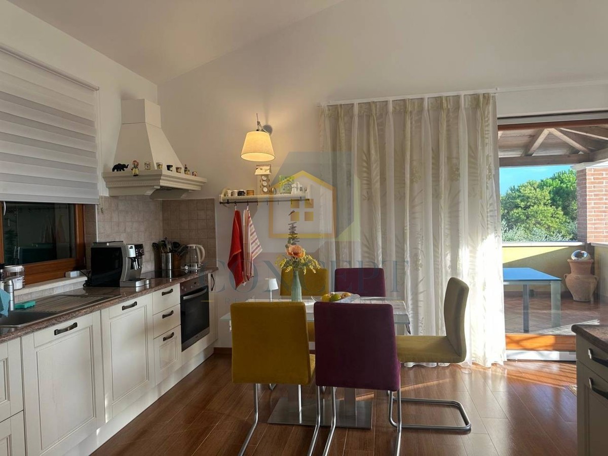 Poreč, Tar-Vabriga, Stan v 1. nadstropju razdeljen na 2 enoti, 1500 m od morja