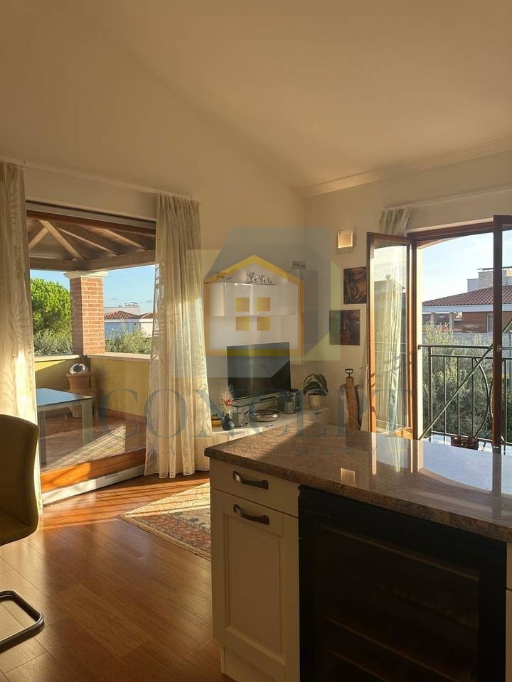 Poreč, Tar-Vabriga, Stan v 1. nadstropju razdeljen na 2 enoti, 1500 m od morja