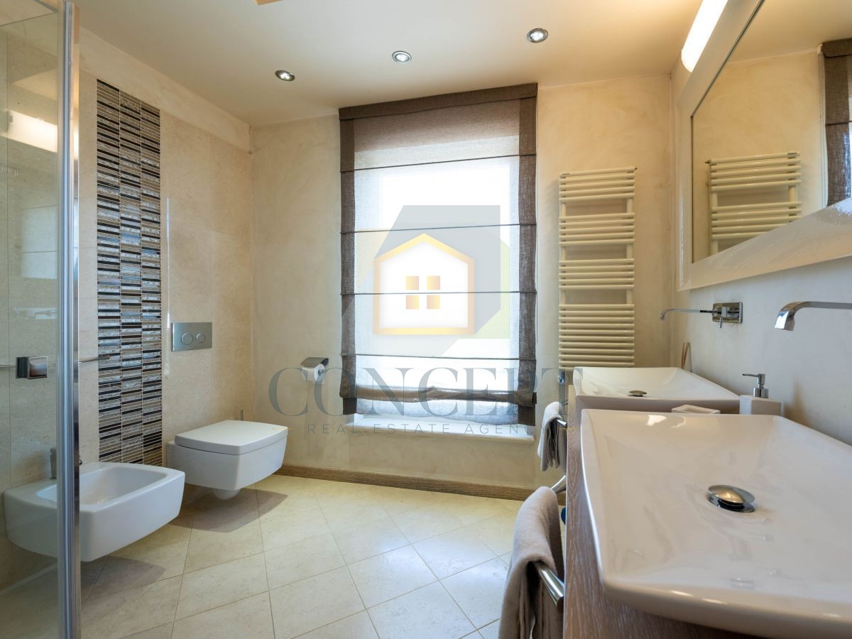 Poreč, Vabriga, Moderna luksuzna dvojna vila s bazenom, 1 km od morja