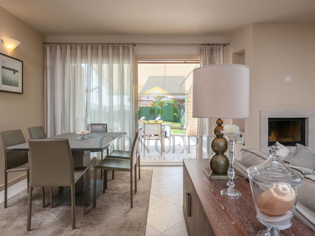 Poreč, Vabriga, Moderna luksuzna dvojna vila s bazenom, 1 km od morja