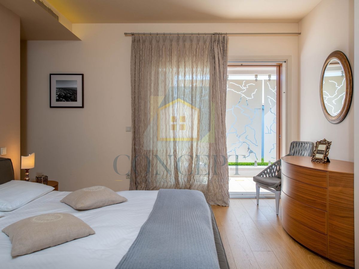 Poreč, Vabriga, Moderna luksuzna dvojna vila s bazenom, 1 km od morja